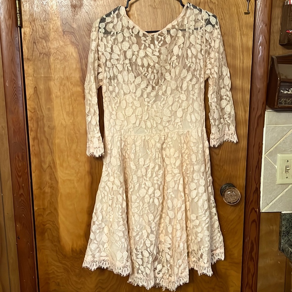 Peach color lace dress - Picture 1 of 3